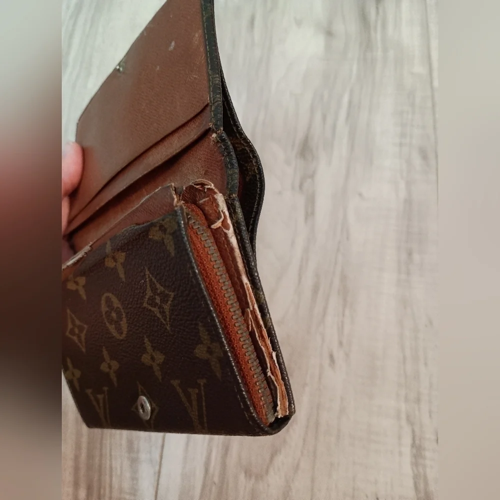 Louis Vuitton Monnaie Monogram wallet